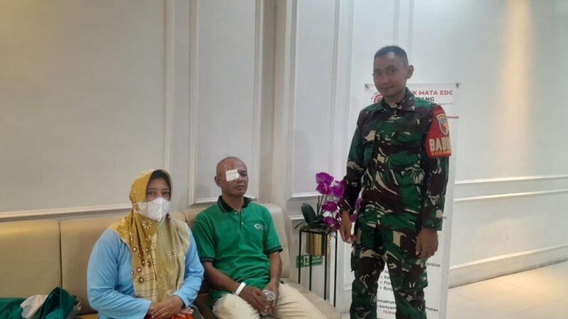 Babinsa Koramil 0816/14 Taman Dampingi Operasi Katarak & Pterigium, Wujud Nyata Kepedulian TMMD ke-126 untuk Warga foto/istimewah