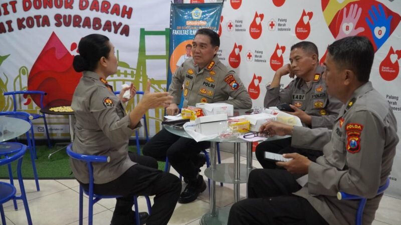 Foto: Polrestabes Surabaya Gelar Donor Darah Sambut HUT Humas Polri ke-74