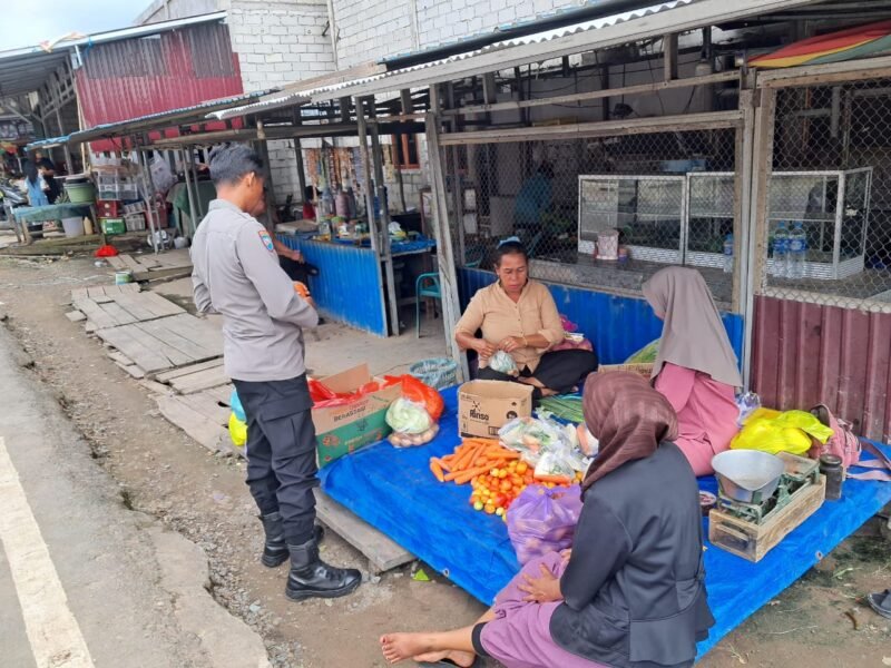 Satbinmas Polres Pulang Pisau sambangi dan dialogis dengan pedagang