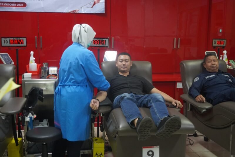 Sambut Hari Jadi ke-74 Humas Polri, Polres Pelabuhan Tanjung Perak Gelar Aksi Donor Darah foto/hari jadi ke-74 humas polri
