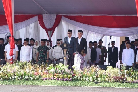 Ketua DPRD Sidoarjo Pimpin Upacara: Ajak Santri Kawal Indonesia Menuju Peradaban Dunia foto/istimewah