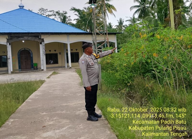 Bhabinkamtibmas Desa Dandang Sambangi Masyarakat Desa Binaan sekaligus Sisipkan Pesan Kamtibmas terkait pemanpaatan perkarangan Untuk Menanam Tanaman Pangan Bergizi