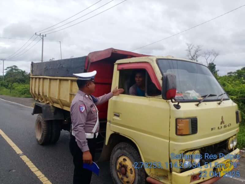 Satlantas Pulang Pisau Berikan Teguran Simpatik Kepada Pengemudi R4