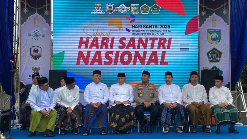 Diguyur Hujan Dandim 1009/Tla Tetap Semangat Hadiri Peringatan Hari Santri Nasional Tahun 2025 foto/istimewah