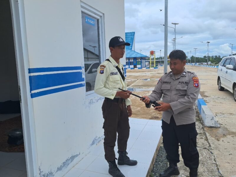 Kanit Binkamsa Polres Pulang Pisau Laksanakan Pengecekan Satpam di Pelabuhan Bahaur, Kecamatan Kahayan Kuala