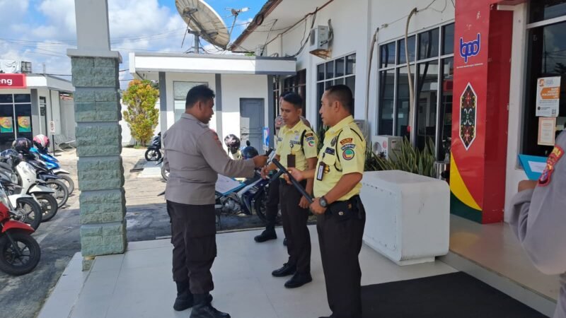 Kanit Binkamsa Sat Binmas Polres Pulang Pisau Sambangi kantor Bank Kalteng