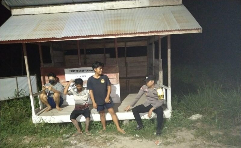 KANIT BINKAMSA POLRES PULANG PISAU LAKUKAN PENGECEKAN POS KAMLING DI DESA