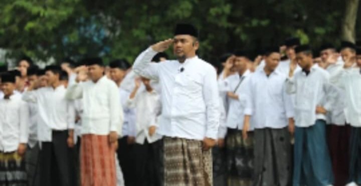 Upacara bendera menjadi puncak peringatan Hari Santri Nasional (HSN) 2025 Kabupaten Tegal pada Rabu 22/10/2025(fauzi gofir Targetnews.id foto)