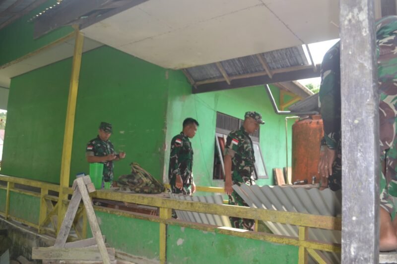 Danrem 121/Abw Tinjau Perehaban MCK Sekolahan oleh Satgas TMMD ke-126 Kodim 1208/Sambas