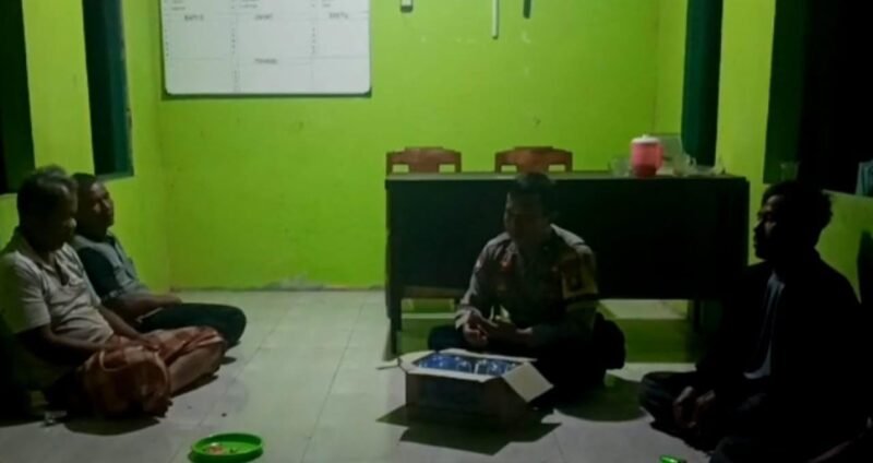 KANIT BINKAMSA POLRES PULANG PISAU LAKUKAN PENGECEKAN POS KAMLING DI DESA