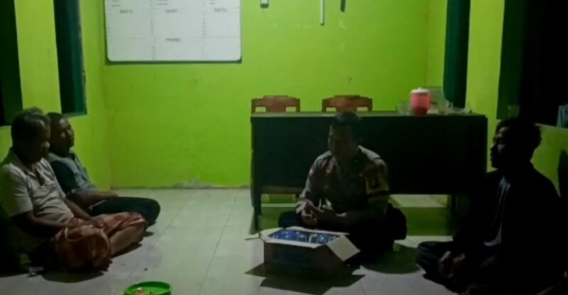 Sampaikan Imbauan Kamtibmas Kepada Masyarakat oleh Personel Polsek Maliku