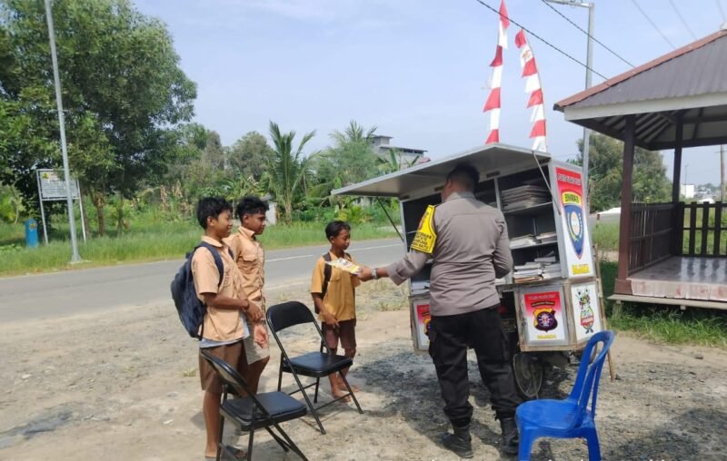 Dalam Rangka meningkatkan minat dan menanamkan budaya baca Satbinmas Polres Pulang Pisau melaksanakan perpustakaan keliling (Bajaka) Ke Pedesaan wilayah Kabupaten Pulang Pisau, Sabtu (25/10/2025) pagi