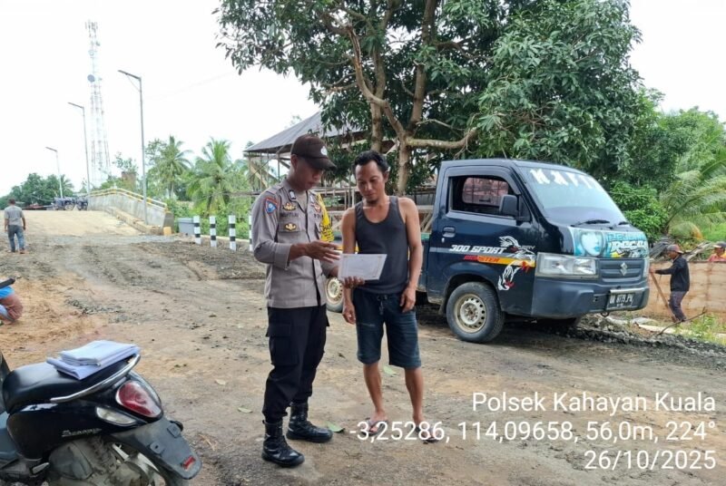 Personel Polsek Kahayan Kuala sambangi warga dan Memberikan himbauan Tentang Larangan Membakar hutan dan lahan.