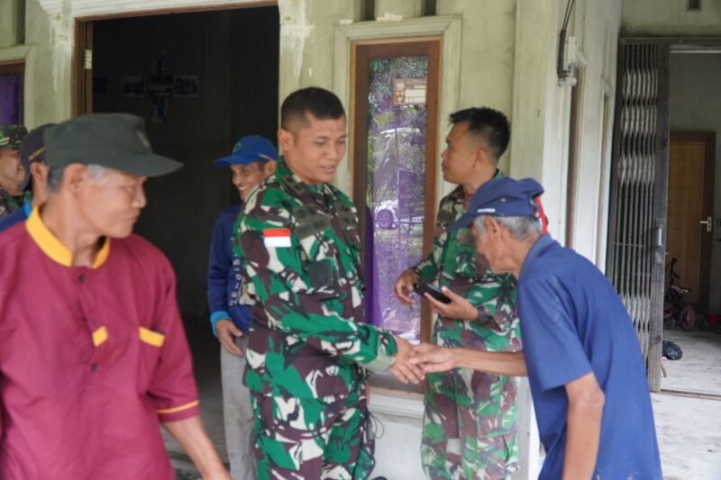 Komsos Dan Satgas TMMD Kodim 1208/Sambas Disambut Baik Masyarakat Desa Ratu Sepudak