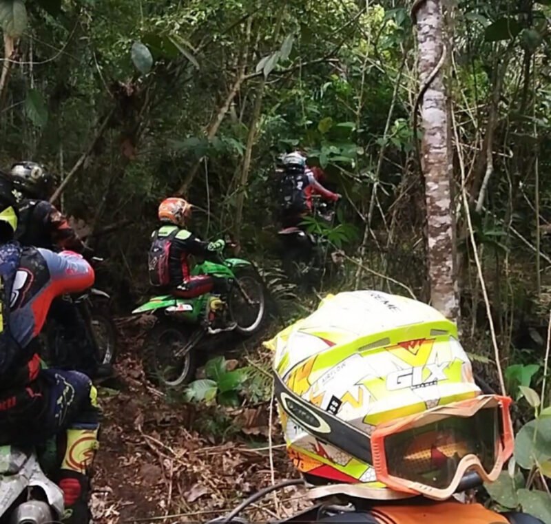 Semarak HUT Brimob ke-80, Polres Pulang Pisau Ikut 'Satya Bhalluka Pala Adventure Trail 2025' di Bukit Tangkiling (foto)