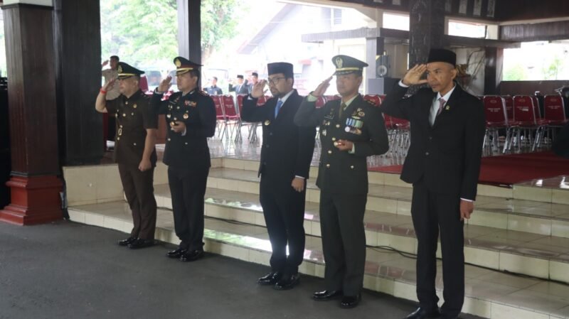 Kapolres Nganjuk Hadiri Upacara Hari Sumpah Pemuda ke-97 Bersama Forkopimda (foto)