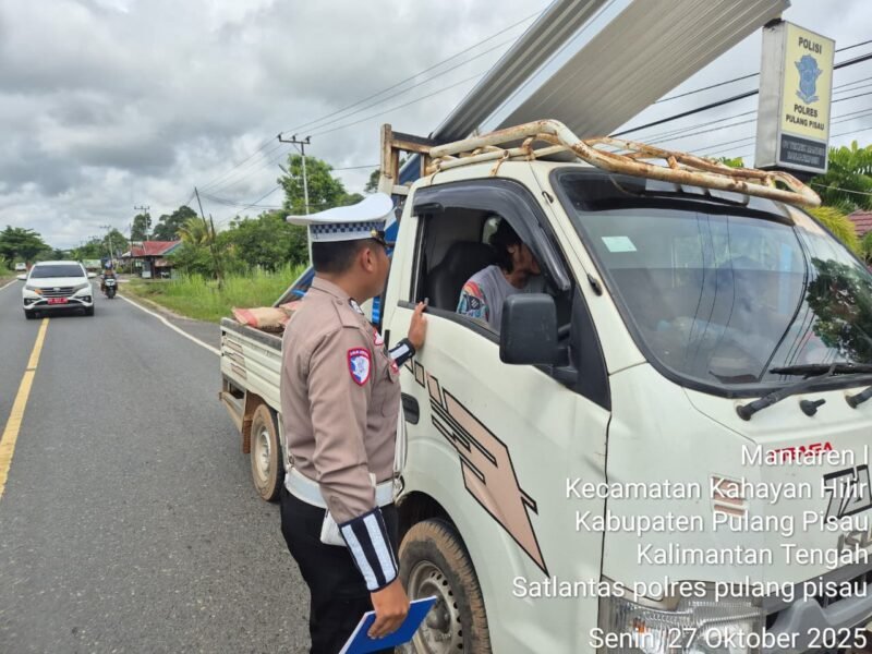 Satlantas Pulang Pisau Tegur Pengemudi Tanpa Sabuk Pengaman (foto/darksalmon-herring-325340.hostingersite.com)