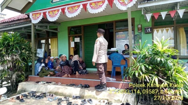 Personel Polsek Kahayan Kuala menyampaikan pesan Kamtibmas, dan Himbauan kamtibmas (foto/darksalmon-herring-325340.hostingersite.com)