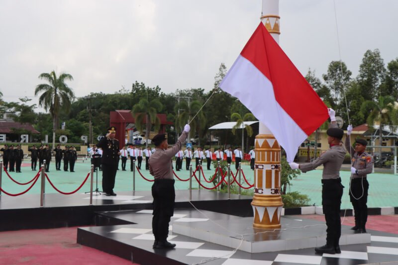 Kapolres Pulang Pisau Ajak Generasi Muda Bergerak dan Bersatu untuk Indonesia Maju (foto/upacara)