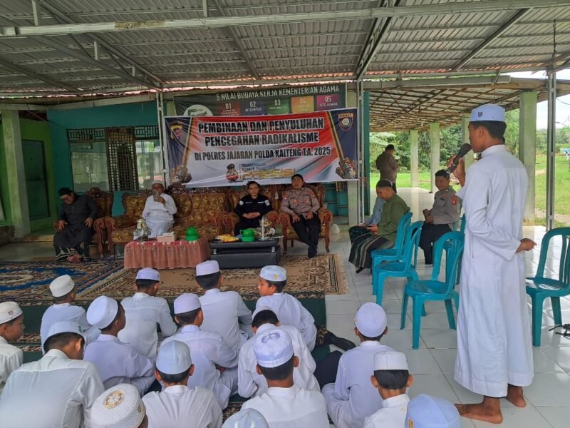 Polres Pulang Pisau dan Polda Kalteng Sosialisasikan Pencegahan Radikalisme di Ponpes Sabilal Rasyad (foto/istimewah)
