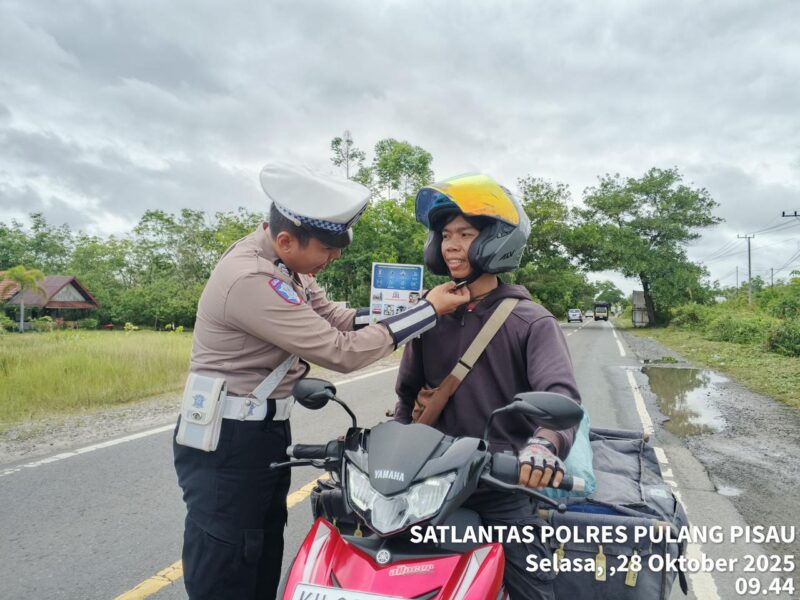 Kampanye ‘Klik Biar Selamat’, Ajak Pengendara Motor Pakai Helm dengan Benar