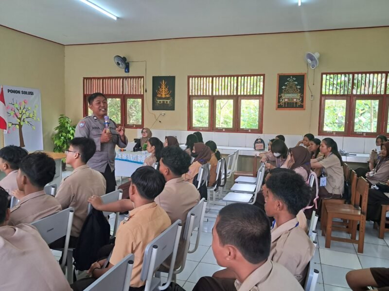 Cegah Judi Online di Kalangan Pelajar Personel Sat Binmas Polres Pulang Pisau Lakukan Pembinaan Di Sekolah