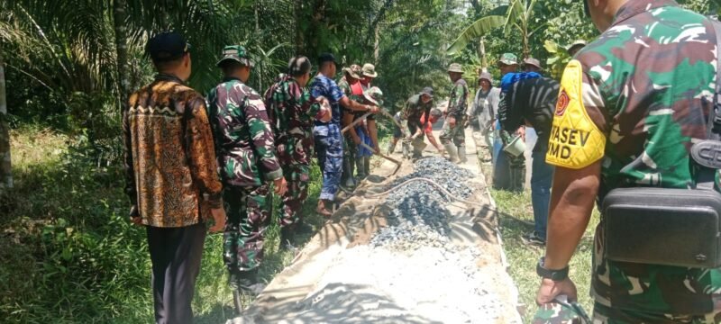 Tim Wasev TMMD Laksanakan Pengecekan Rabat Beton Program TMMD Regtas ke-126 Kodim 1208/Sambas