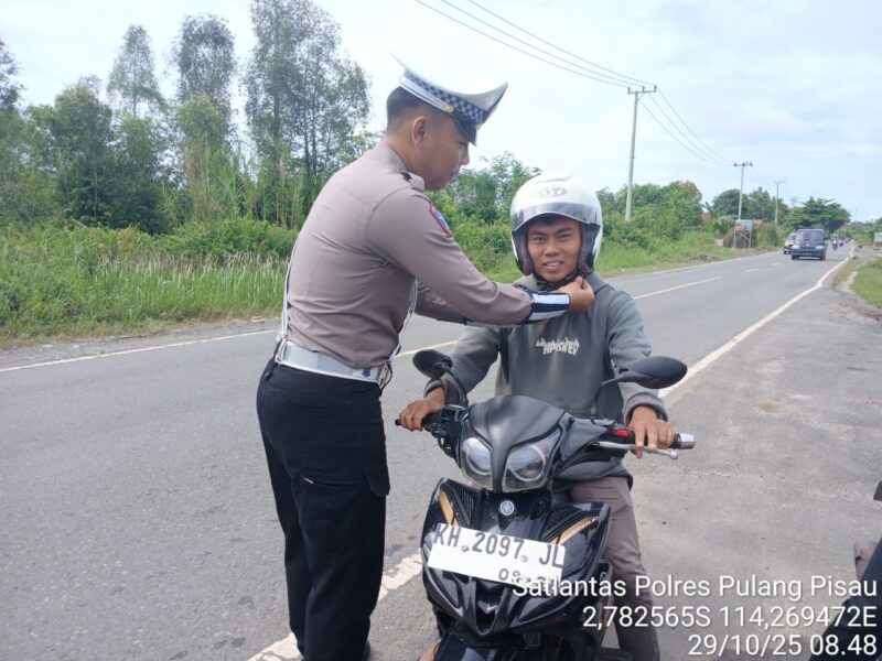 Kampanye ‘Klik Biar Selamat’, Ajak Pengendara Motor Pakai Helm dengan Benar