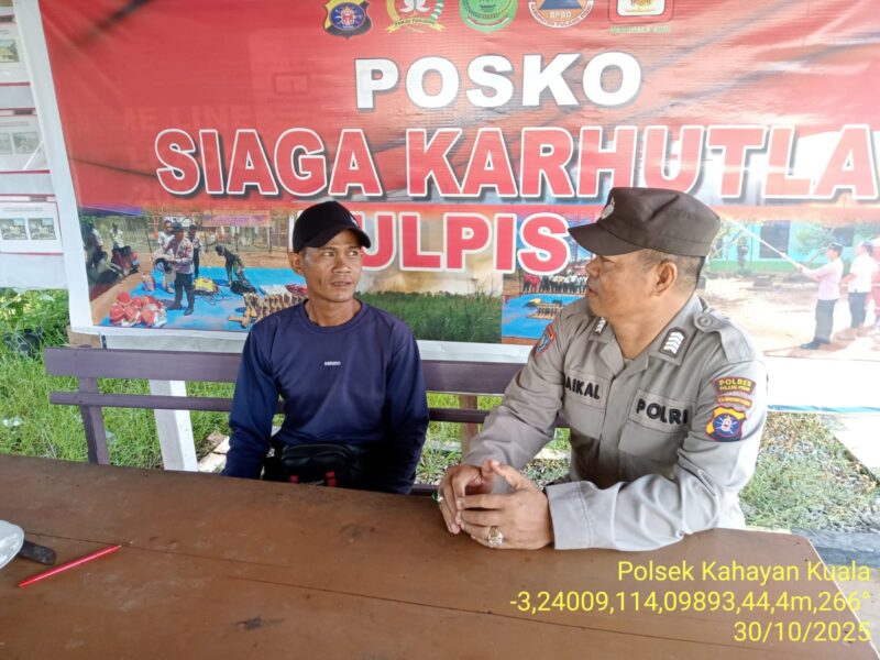 Personel Polsek Kahayan Kuala sambangi warga dan Memberikan himbauan Tentang Larangan Membakar hutan dan lahan.