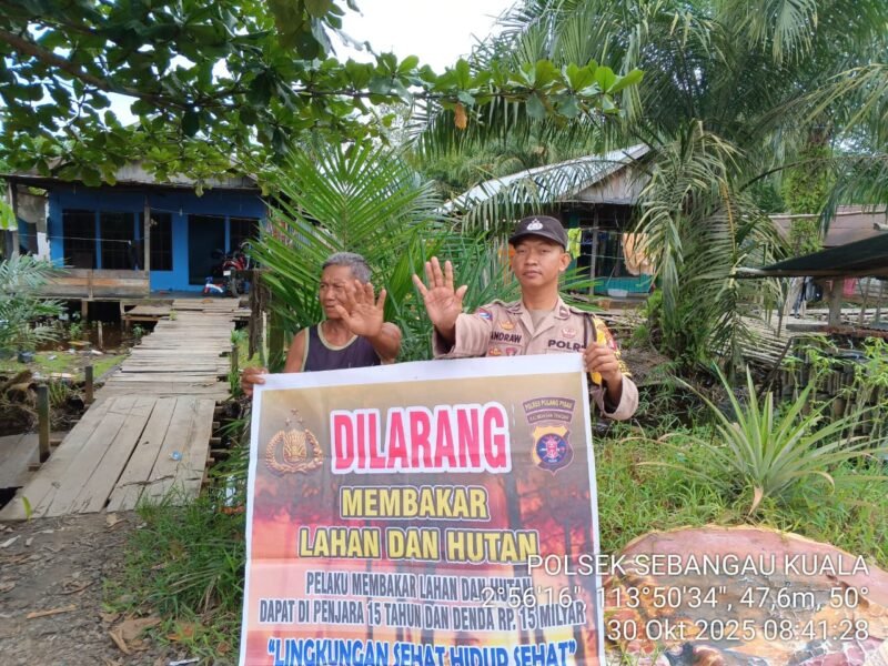 Polsek Sebangau Kuala Mensosialisasikan Himbauan Melarang Membakar Hutan atau lahan kepada Masyarakat
