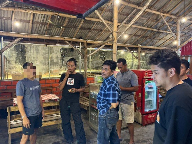 Satreskrim Polres Tulungagung Tangkap 6 Penjual Miras Ilegal, 3.037 Botol Miras Disita (foto)