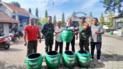 Peduli Lingkungan, Satgas TMMD ke-126 Sidoarjo Bersihkan Desa Kedondong