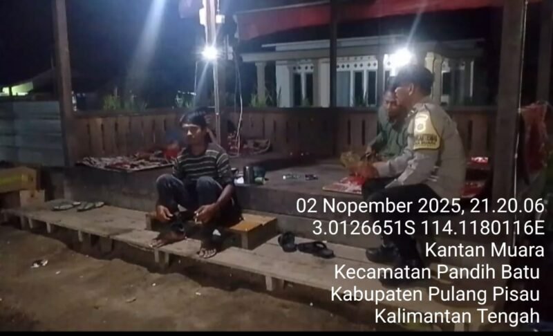 BHABINKAMTIBMAS POLSEK PANDIH BATU POLRES PULANG PISAU LAKUKAN PENGECEKAN POS KAMLING DI WILKUM POLSEK PANDIH BATU