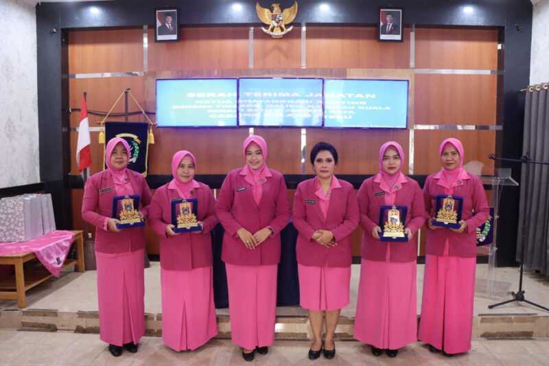 Sertijab Pengurus Bhayangkari Cabang Pulang Pisau, Ny. Nining Iqbal Ajak Anggota Tetap Solid dan Dukung Suami di Tempat Tugas Baru
