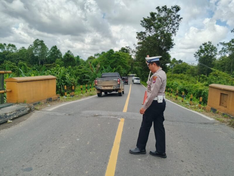 Arus Lalu Lintas Sempat Macet — Polisi Turun Tangan Atur Rekayasa Jalan