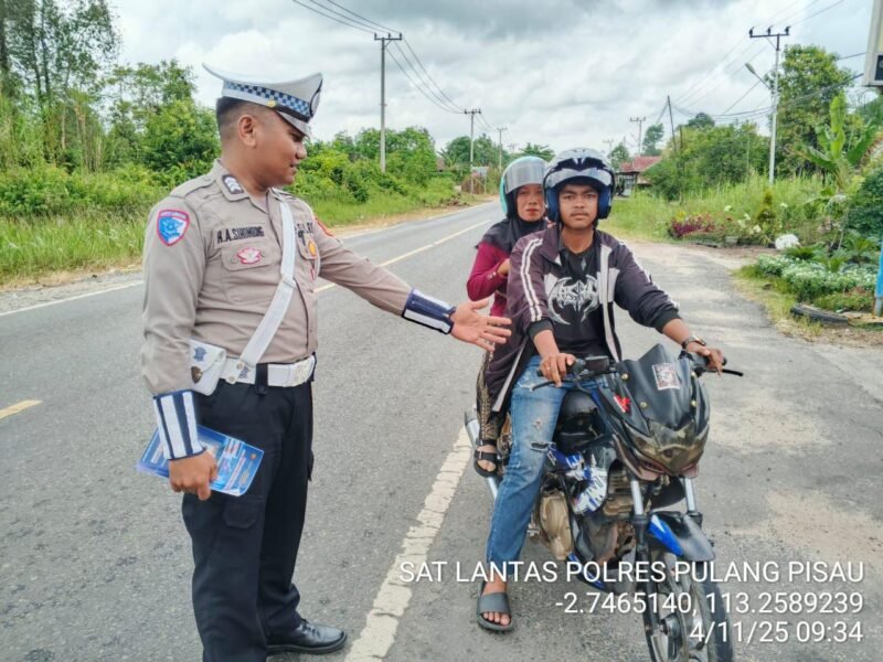Polres Pulang Pisau Berikan Teguran Pada Pengendara Yang Tidak Menggunakan Kaca Spion