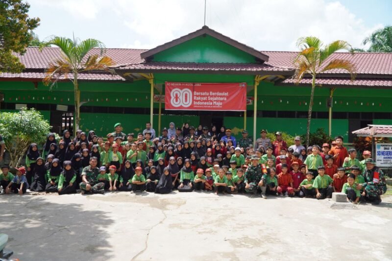 Danrem 121/Abw Brigjen TNI Purnomosidi Kunjungi Sekolah yang Selesai Direhab Satgas TMMD Ke-126 Kodim 1208/Sambas