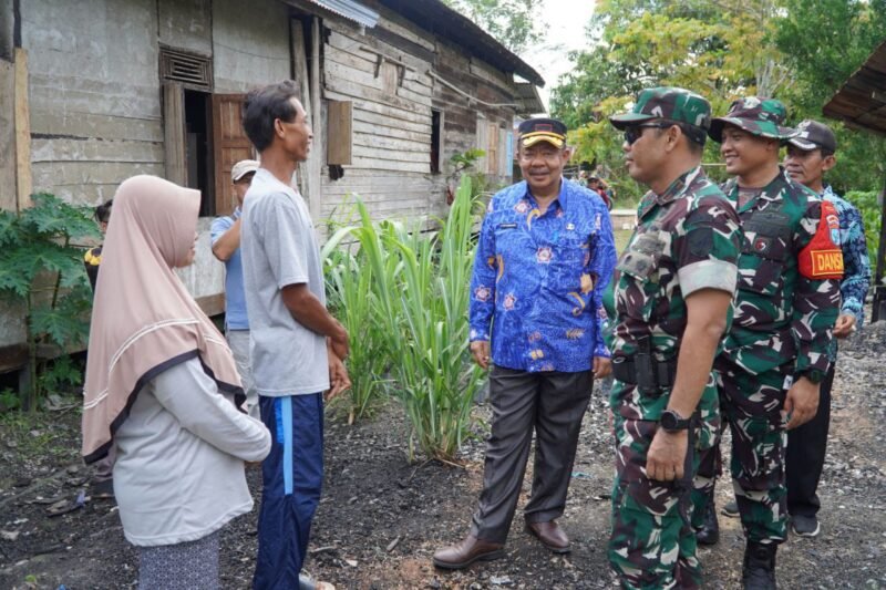 Danrem 121/Abw Kunjungi Rumah RTLH Milik Pak Mintoni Usai Upacara Penutupan TMMD ke-126