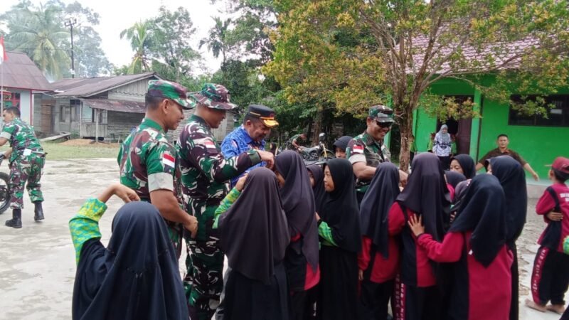 Kunjungan Danrem 121/Abw ke Sekolah Disambut Meriah Siswa-Siswi