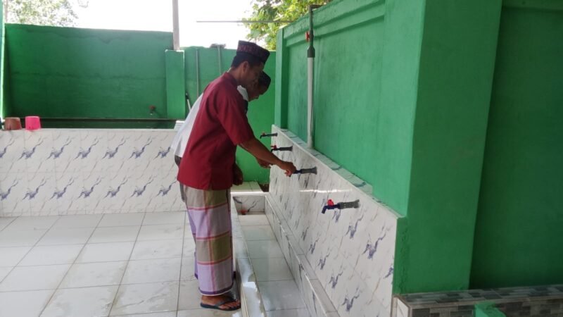 Warga Desa Rasakan Manfaat Perehaban MCK dan Tempat Wudhu Masjid Jamiatul Muslimin Ratu Sepudak