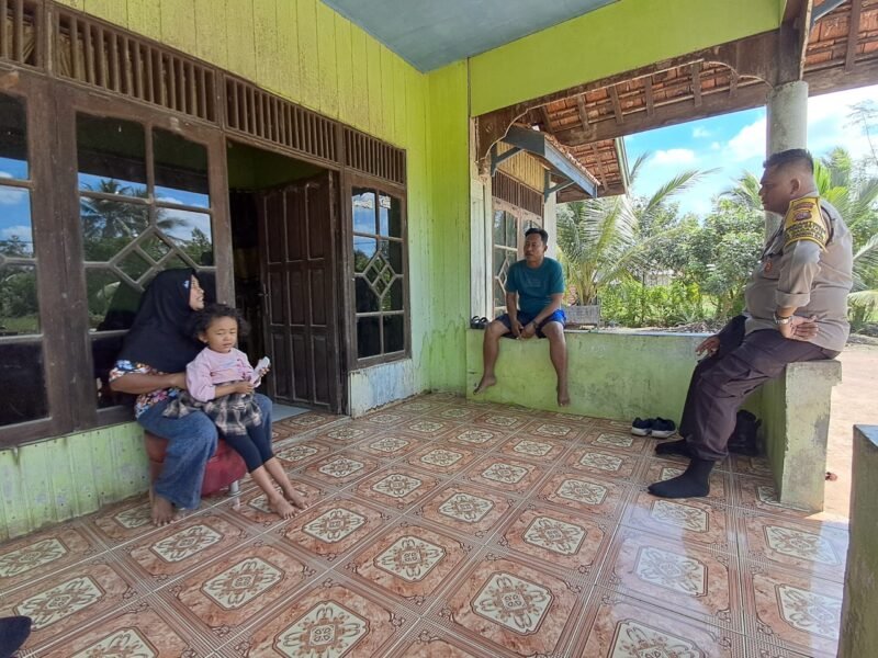 Dengan Rutin Sambang, Bhabinkamtibmas Food Estate Sampaikan Pesan Kamtibmas