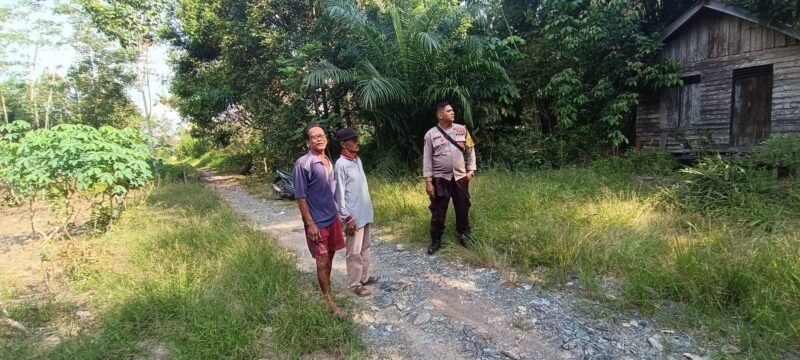 CEGAH GANGGUAN KAMTIBMAS DAN JALIN SILATURAHMI, BHABINKAMTIBMAS SAMBANGI WARGA DESA BINAAN