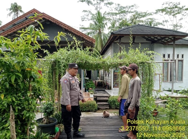 Personel Polsek Kahayan Kuala sambangi warga dan Memberikan himbauan Tentang Larangan Membakar hutan dan lahan.