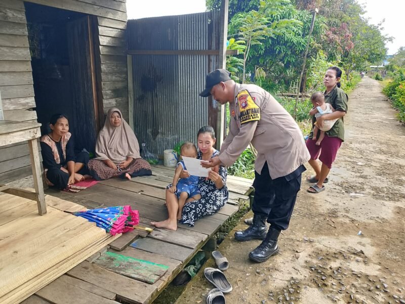 Anggota Polsek Pandih Batu Bhabinkamtibmas Desa' Dandang Bripka Slamet Rianto Laksanakan Kegiatan Super Police di Wilkum Polsek Pandih Batu