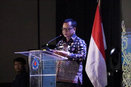 TargetNews.ID/Fauzi Pemerintah Kabupaten Brebes menegaskan komitmennya dalam mendukung Program Tiga Juta Rumah yang digagas pemerintah pusat sebagai upaya menyediakan hunian layak bagi masyarakat berpenghasilan rendah (MBR). Hal ini disampaikan oleh Pelaksana Harian (Plh) Bupati Brebes Wurja SE dalam acara Sosialisasi Program Tiga Juta Rumah yang digelar di Pendopo Brebes, Kamis 13/11/2025/foto/TargetNews.ID/Fauzi
