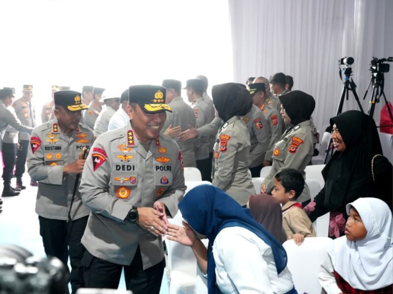 TargetNews.ID/IstimewahHumanisme Polri, Kepolisian Negara Republik Indonesia menggelar kegiatan bakti sosial dan doa lintas agama di lingkungan SMA Kemala Taruna Bhayangkara (KTB), Desa Cibinong, Kecamatan Gunung Sindur, Kabupaten Bogor (foto) TargetNews.ID/Istimewah