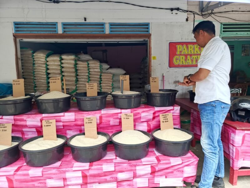 Pantau Pasar dan Distributor, Satgas Pangan Tegaskan Stok Beras Pulang Pisau Aman