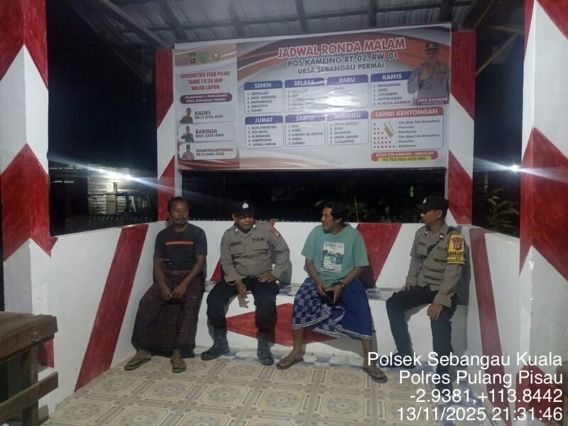 Bhabinkamtibmas sambang Pos Kamling dan memberikan himbauan kamtibmas petugas jaga.