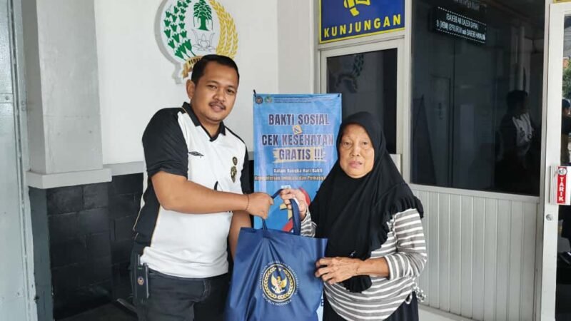 TargetNews.ID/RedaksiBakti Sosial, dan Layanan Kesehatan Gratis bagi Warga Sekitar Lapas Kelas IIA Bekasi Di Hari Bakti KEMEMIPAS ke 1 THN 2025, (foto) TargetNews.ID/Redaksi