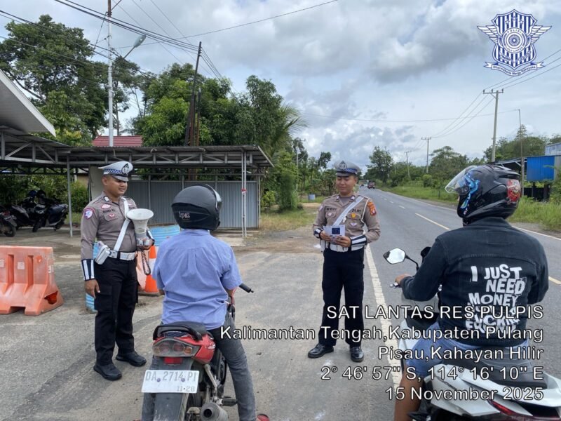 Sat Lantas Polres Pulang Pisau Laksanakan Patroli dan Pengaturan Lalin Serta Himbauan Kamseltibcarlantas Kepada Pengendara